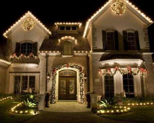 this image shows Garlands Christmas lights in Carmichael, CA