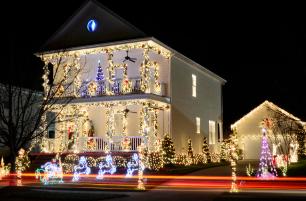 Carmichael-CA-christmas-lights this image shows Christmas lights in Carmichael, CA